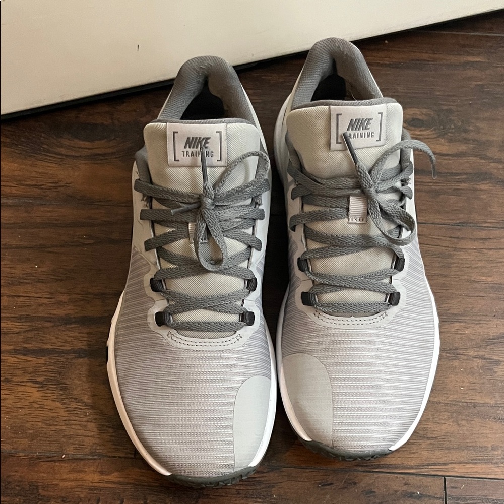 Size 9.5 Nike Men's Athletic Shoes in Gray